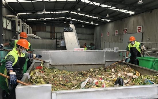 餐廚垃圾處理除臭就選微菌環(huán)境除臭劑，環(huán)境友好！